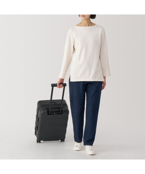バーを自由に調節できる フロントオープンキャリーケース（32L