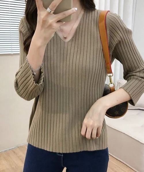 cammie(キャミー)の「Vネックシンプルリブニット(ニット/セーター・レディース・パープル/グレー/ブラック/モカ・F)」の16枚目の写真