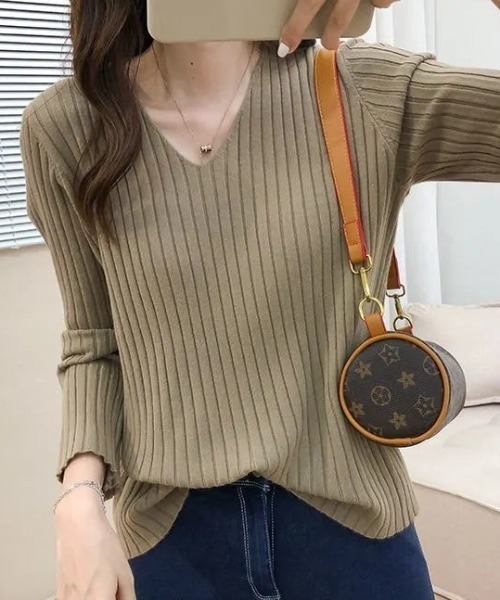 cammie(キャミー)の「Vネックシンプルリブニット(ニット/セーター・レディース・パープル/グレー/ブラック/モカ・F)」の17枚目の写真