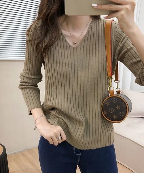cammie(キャミー)の「Vネックシンプルリブニット(ニット/セーター・レディース・パープル/グレー/ブラック/モカ・F)」の15枚目の写真