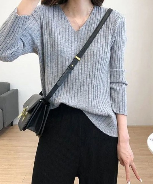 cammie(キャミー)の「Vネックシンプルリブニット(ニット/セーター・レディース・パープル/グレー/ブラック/モカ・F)」の9枚目の写真