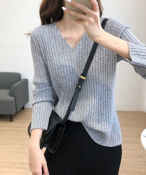 cammie(キャミー)の「Vネックシンプルリブニット(ニット/セーター・レディース・パープル/グレー/ブラック/モカ・F)」の12枚目の写真
