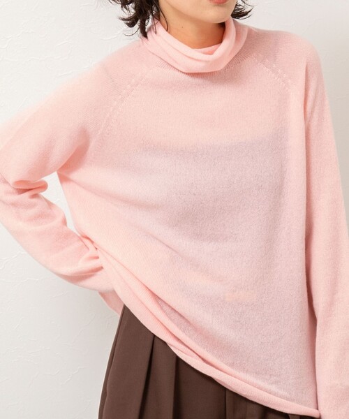 Rie Miller（リエミラー）の「PUREカシミヤタートルネックニット（ニット/セーター・レディース・ベビーピンク/サックスブルー/チャコールグレー/イエロー/ブラウン/グリーン・38）」の6枚目の写真