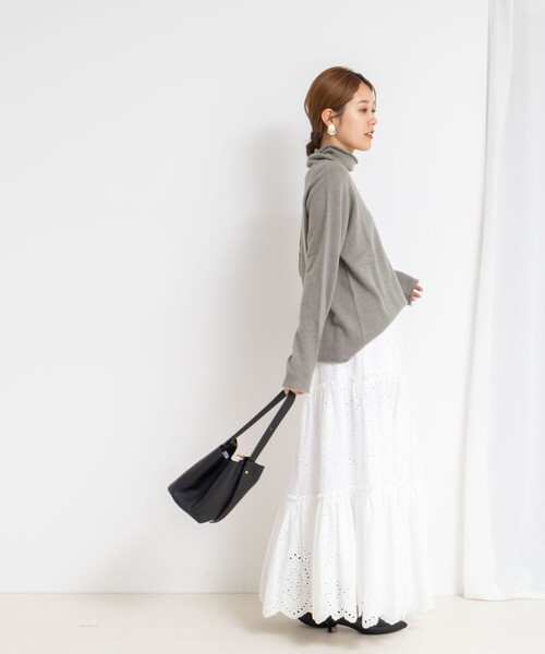 Rie Miller（リエミラー）の「PUREカシミヤタートルネックニット（ニット/セーター・レディース・ベビーピンク/サックスブルー/チャコールグレー/イエロー/ブラウン/グリーン・38）」の8枚目の写真