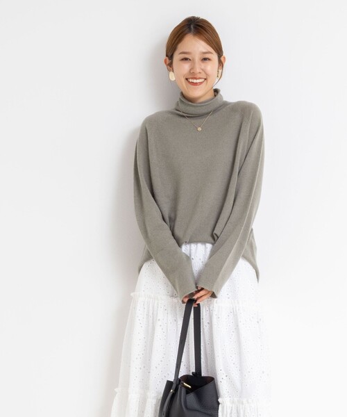 Rie Miller（リエミラー）の「PUREカシミヤタートルネックニット（ニット/セーター・レディース・ベビーピンク/サックスブルー/チャコールグレー/イエロー/ブラウン/グリーン・38）」の11枚目の写真