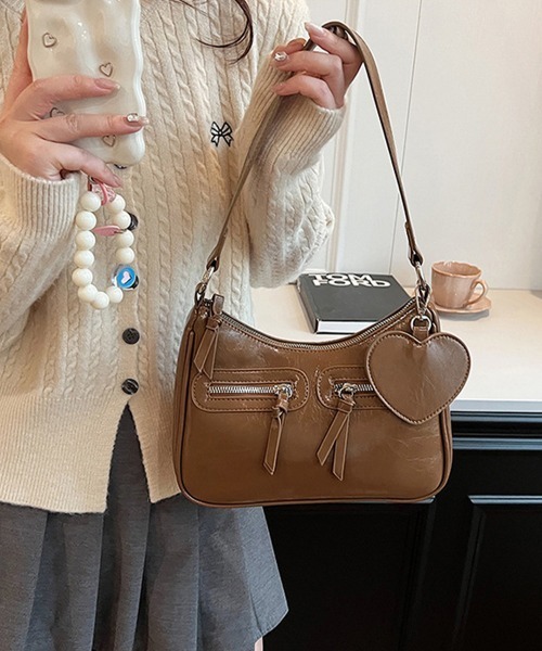 Miniministore(ミニミニストア)の「レトロショルダーバッグ ハートチャーム付(ショルダーバッグ・レディース・アイボリー/ブラック/ブラウン/キャメル/ワインレッド・FREE)」の1枚目の写真