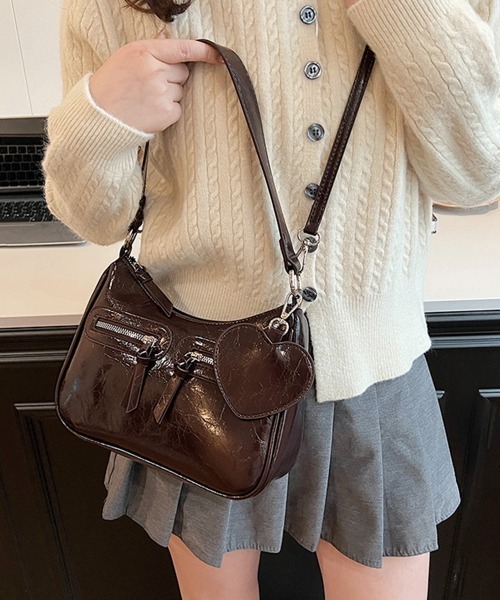 Miniministore(ミニミニストア)の「レトロショルダーバッグ ハートチャーム付(ショルダーバッグ・レディース・アイボリー/ブラック/ブラウン/キャメル/ワインレッド・FREE)」の4枚目の写真