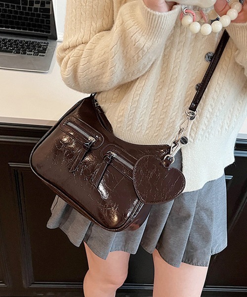 Miniministore(ミニミニストア)の「レトロショルダーバッグ ハートチャーム付(ショルダーバッグ・レディース・アイボリー/ブラック/ブラウン/キャメル/ワインレッド・FREE)」の7枚目の写真