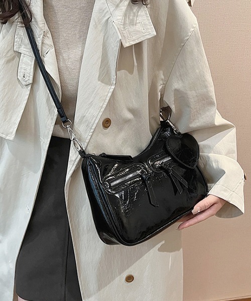 Miniministore(ミニミニストア)の「レトロショルダーバッグ ハートチャーム付(ショルダーバッグ・レディース・アイボリー/ブラック/ブラウン/キャメル/ワインレッド・FREE)」の8枚目の写真