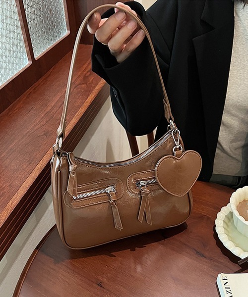 Miniministore(ミニミニストア)の「レトロショルダーバッグ ハートチャーム付(ショルダーバッグ・レディース・アイボリー/ブラック/ブラウン/キャメル/ワインレッド・FREE)」の15枚目の写真