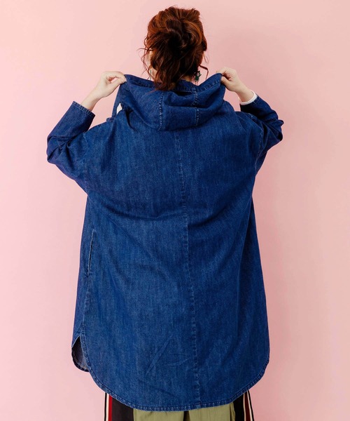 ScoLar（スカラー）の「153607：スカラーグラフィック柄デニムコート（デニムジャケット・レディース・ブルー/ネイビー・M）」の6枚目の写真