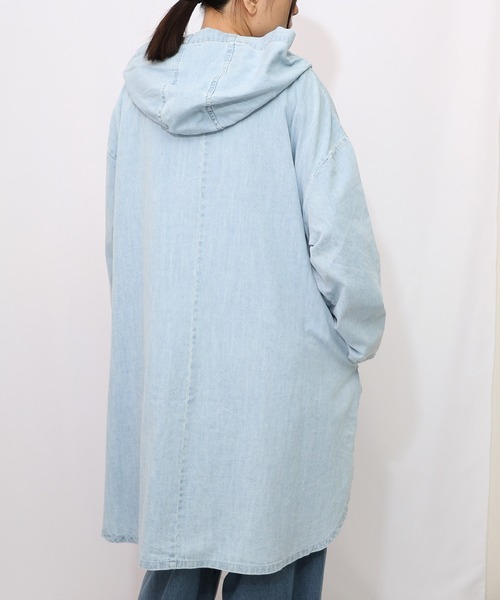 ScoLar（スカラー）の「153607：スカラーグラフィック柄デニムコート（デニムジャケット・レディース・ブルー/ネイビー・M）」の11枚目の写真