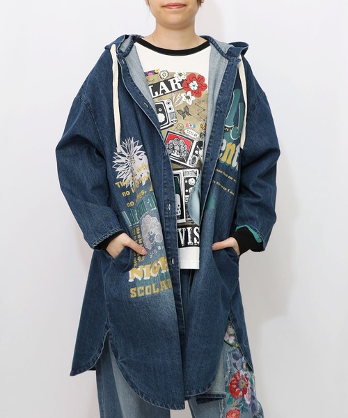 ScoLar（スカラー）の「153607：スカラーグラフィック柄デニムコート（デニムジャケット・レディース・ブルー/ネイビー・M）」の13枚目の写真
