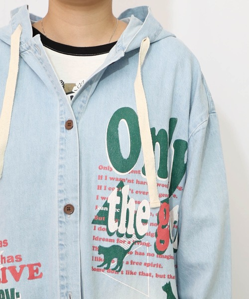 ScoLar（スカラー）の「153607：スカラーグラフィック柄デニムコート（デニムジャケット・レディース・ブルー/ネイビー・M）」の18枚目の写真
