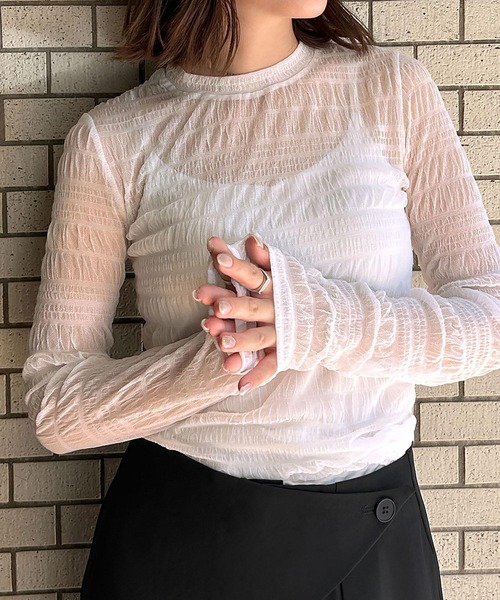 Ampirula(アンピルーラ)の「シャーリング シースルー トップス 長袖 シアートップス(Tシャツ/カットソー・レディース・ブラック/ホワイト・FREE)」の7枚目の写真