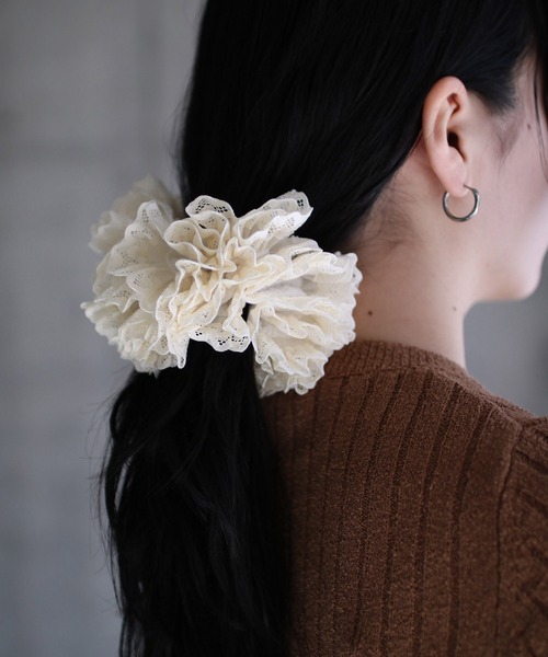 GOOD SQUISH(グッドスクイッシュ)の「Wedding on a Wednesday(シュシュ・レディース・アイボリー・ONE SIZE)」の7枚目の写真