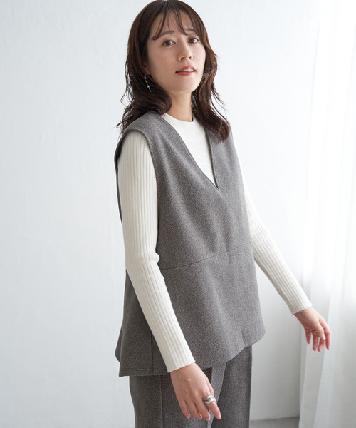 IKKA LOUNGE（イッカラウンジ）の「【2点セット】GOKU楽ペプラムジレセット（パンツドレス・レディース・ブラック/モカ/チャコール・M/L/S）」の12枚目の写真