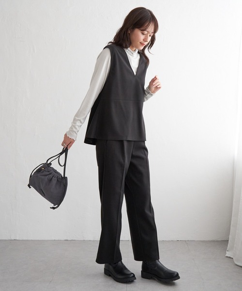 IKKA LOUNGE（イッカラウンジ）の「【2点セット】GOKU楽ペプラムジレセット（パンツドレス・レディース・ブラック/モカ/チャコール・M/L/S）」の17枚目の写真