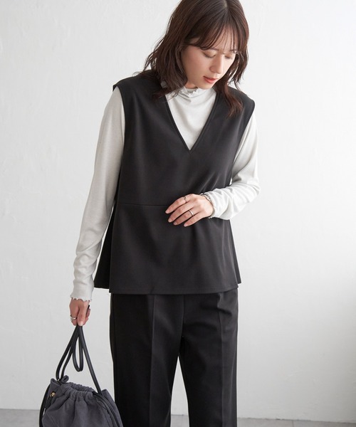 IKKA LOUNGE（イッカラウンジ）の「【2点セット】GOKU楽ペプラムジレセット（パンツドレス・レディース・ブラック/モカ/チャコール・M/L/S）」の18枚目の写真