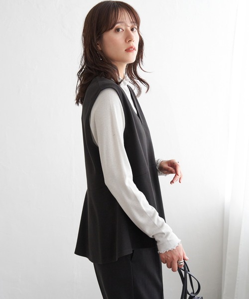 IKKA LOUNGE（イッカラウンジ）の「【2点セット】GOKU楽ペプラムジレセット（パンツドレス・レディース・ブラック/モカ/チャコール・M/L/S）」の19枚目の写真