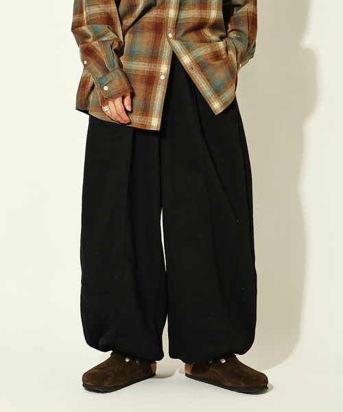 JOURNAL STANDARD（ジャーナルスタンダード）の「コントアー スウェット トラウザー パンツ（スウェットパンツ・メンズ・ブラック/チャコールグレー/ライトグレー・MEDIUM/LARGE）」の2枚目の写真