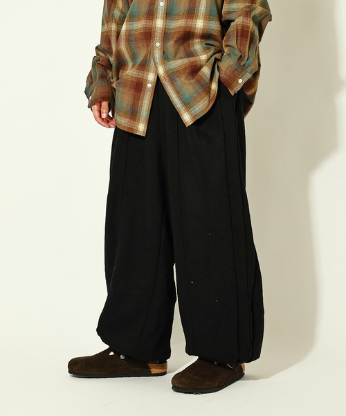 JOURNAL STANDARD（ジャーナルスタンダード）の「コントアー スウェット トラウザー パンツ（スウェットパンツ・メンズ・ブラック/チャコールグレー/ライトグレー・MEDIUM/LARGE）」の11枚目の写真