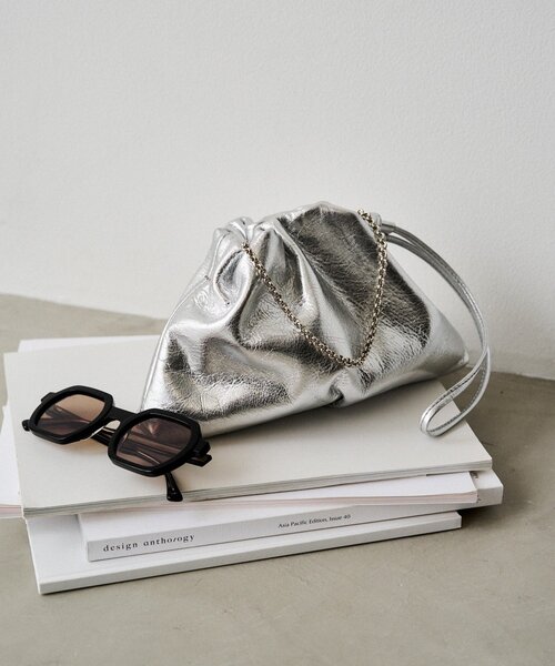 russet（ラシット）の「レザー巾着4WAYミニショルダーバッグ（ショルダーバッグ・レディース・ホワイト/ブラック/サックスブルー/シルバー/レッド・FREE）」の5枚目の写真