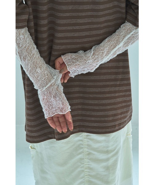 marjour（マージュール）の「VINTAGE NUANCE SHEER LACE TOPS（Tシャツ/カットソー・レディース・オフホワイト/ブラウン・M）」の2枚目の写真