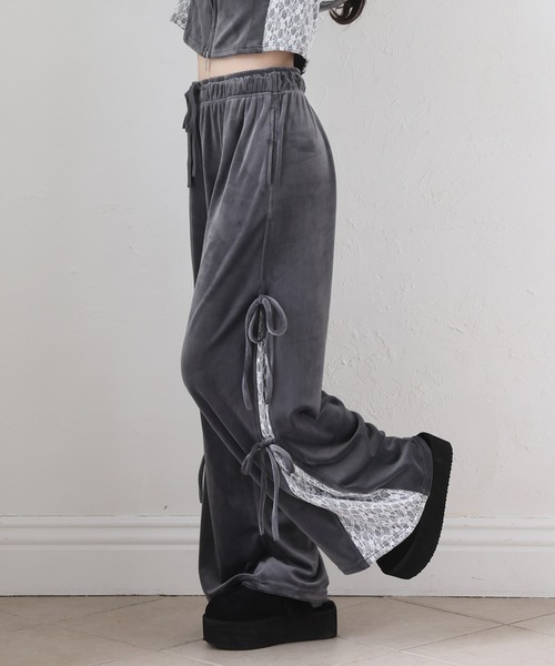 one after another NICE CLAUP(ワンアフターアナザーナイスクラップ)の「【セットで着れる】ベロアリボンパンツ(デニムパンツ・レディース・アイボリー/ブラック/グレー・FREE)」の1枚目の写真