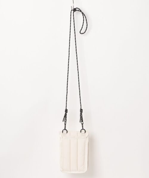 HUNTER(ハンター)の「【RES】【HUNTER】NTREPID PUFFER ESSENTIAL PHONE POUCH(ショルダーバッグ・レディース・オフホワイト/ブラック・FREE)」の6枚目の写真