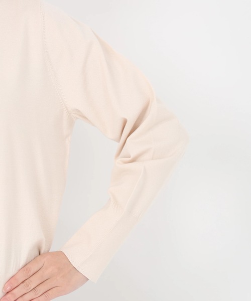 STRAWBERRY-FIELDS(ストロベリーフィールズ)の「コンフォートイネス_レース*パールネックニット(ニット/セーター・レディース・ブラック/ピンクベージュ・2)」の8枚目の写真