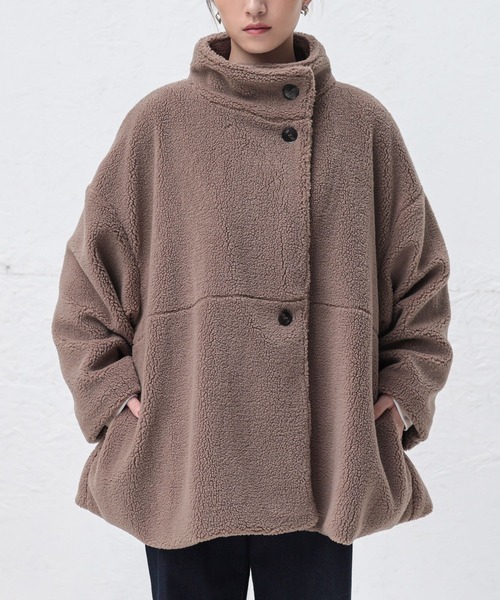 n'OrLABEL（ノアールレーベル）の「『スタンドカラーボアショートコート』（その他アウター・レディース・チャコール/モカ・FREE）」の3枚目の写真