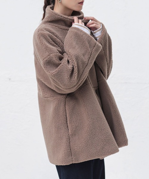 n'OrLABEL（ノアールレーベル）の「『スタンドカラーボアショートコート』（その他アウター・レディース・チャコール/モカ・FREE）」の5枚目の写真