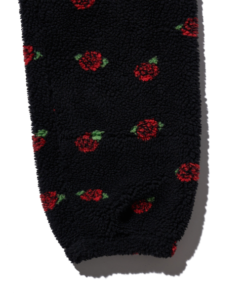 YOUHEE(ユヒ)の「ROSE PATTERN FLEECE PANTS BLACK(スウェットパンツ・レディース・その他・FREE)」の6枚目の写真