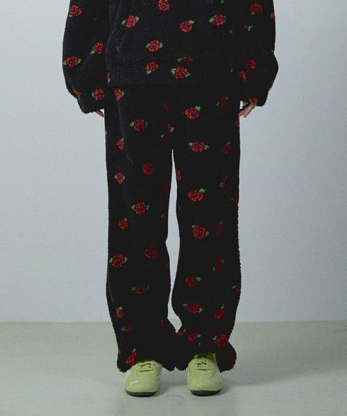 YOUHEE(ユヒ)の「ROSE PATTERN FLEECE PANTS BLACK(スウェットパンツ・レディース・その他・FREE)」の8枚目の写真