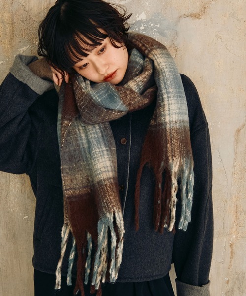 Crisp（クリスプ）の「チェックフリンジマフラー（マフラー・レディース・グリーン/アイボリー/ブルー・FREE）」の3枚目の写真