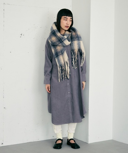 Crisp（クリスプ）の「チェックフリンジマフラー（マフラー・レディース・グリーン/アイボリー/ブルー・FREE）」の4枚目の写真