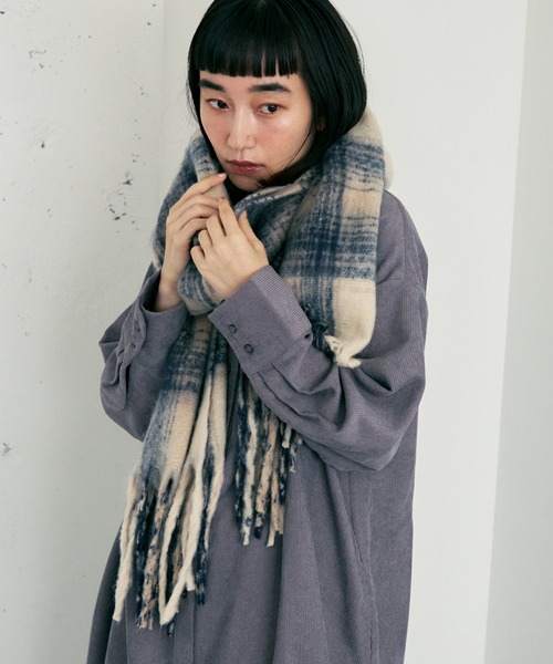 Crisp（クリスプ）の「チェックフリンジマフラー（マフラー・レディース・グリーン/アイボリー/ブルー・FREE）」の5枚目の写真