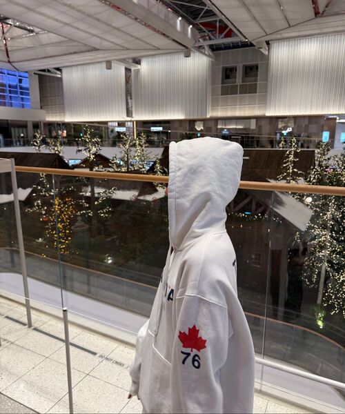 GRANFINNY(グランフィニ)の「カナダ フードパーカー - アイボリー(パーカー・レディース・アイボリー・SMALL/MEDIUM/LARGE/X-LARGE/XX-LARGE)」の2枚目の写真