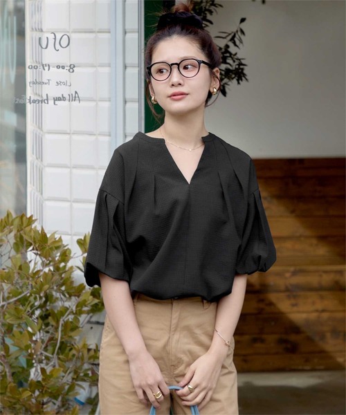 titivate（ティティベイト）の「ボリュームスリーブスキッパーブラウス（シャツ/ブラウス・レディース・クリーム/オフホワイト/ブラック・L/M/S）」の3枚目の写真