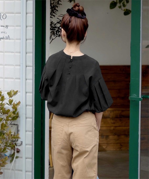 titivate（ティティベイト）の「ボリュームスリーブスキッパーブラウス（シャツ/ブラウス・レディース・クリーム/オフホワイト/ブラック・L/M/S）」の10枚目の写真