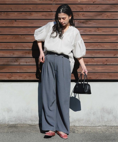 titivate（ティティベイト）の「ボリュームスリーブスキッパーブラウス（シャツ/ブラウス・レディース・クリーム/オフホワイト/ブラック・L/M/S）」の4枚目の写真