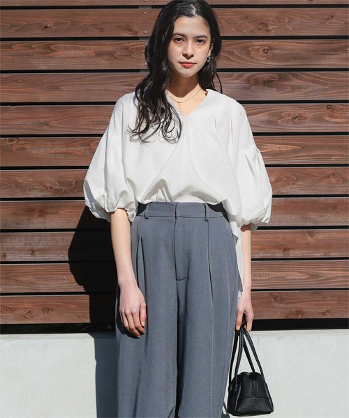 titivate（ティティベイト）の「ボリュームスリーブスキッパーブラウス（シャツ/ブラウス・レディース・クリーム/オフホワイト/ブラック・L/M/S）」の6枚目の写真