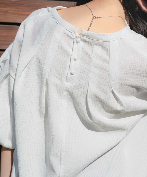 titivate（ティティベイト）の「ボリュームスリーブスキッパーブラウス（シャツ/ブラウス・レディース・クリーム/オフホワイト/ブラック・L/M/S）」の7枚目の写真