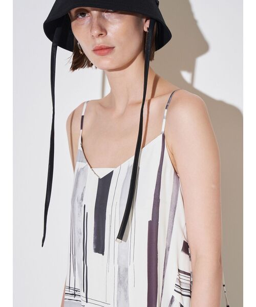 ELENDEEK（エレンディーク）の「フルイドラインキャミワンピース（ワンピース・レディース・オフホワイト/ネイビー・FREE）」の7枚目の写真