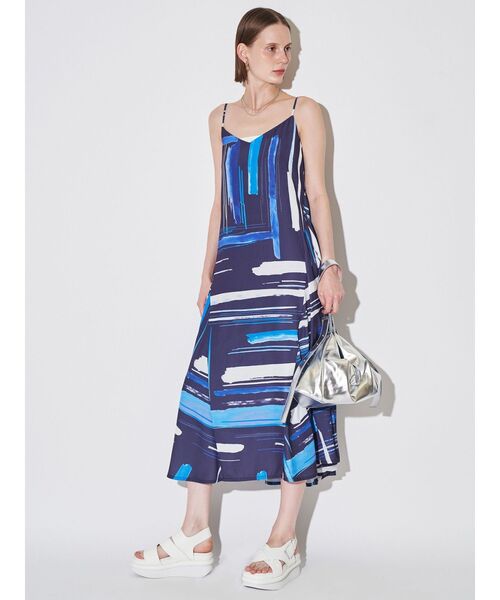 ELENDEEK（エレンディーク）の「フルイドラインキャミワンピース（ワンピース・レディース・オフホワイト/ネイビー・FREE）」の12枚目の写真