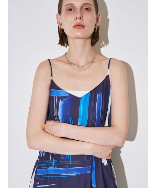 ELENDEEK（エレンディーク）の「フルイドラインキャミワンピース（ワンピース・レディース・オフホワイト/ネイビー・FREE）」の15枚目の写真