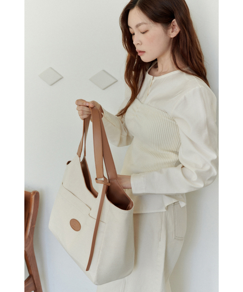 Yuje(ユジェ)の「LIBER BAG_large (3color)(ショルダーバッグ・レディース・ライトグレー/ブラック/ブラウン系その他/ライトベージュ・FREE)」の15枚目の写真