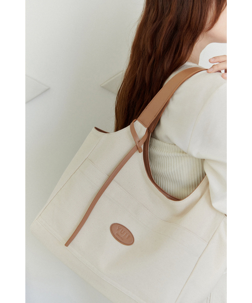 Yuje(ユジェ)の「LIBER BAG_large (3color)(ショルダーバッグ・レディース・ライトグレー/ブラック/ブラウン系その他/ライトベージュ・FREE)」の17枚目の写真