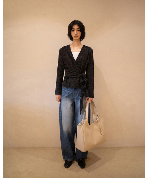 Yuje(ユジェ)の「LIBER BAG_large (3color)(ショルダーバッグ・レディース・ライトグレー/ブラック/ブラウン系その他/ライトベージュ・FREE)」の20枚目の写真